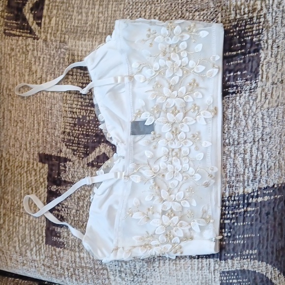 4/$60 Off-White & Gold Floral Bustier Top - Size XS - Picture 3 of 9